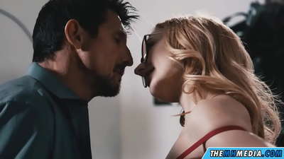 Sex romantis sareng pirang slutty